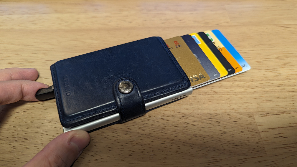 Secrid Mini Walletのカードケースギミック